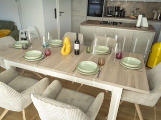 Offene Küche und Essbereich