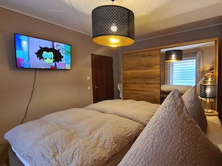 Schlafzimmer 2 mit TV