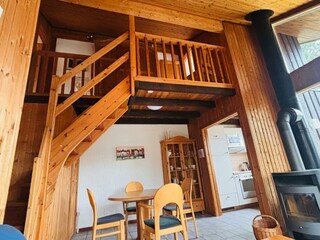 Die Galerie und der Wohn-Ess-Bereich