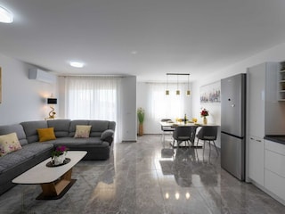 Apartment Kaštel Stari Features 9