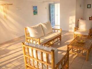 Wohnzimmer mit Polstermöbel - Hochparterre