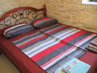 Doppelbett im Schlafzimmer 2