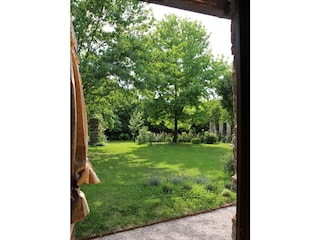 Blick vom Schlafzimmer in den Garten