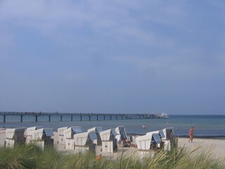 Strand mit Seebrücke
