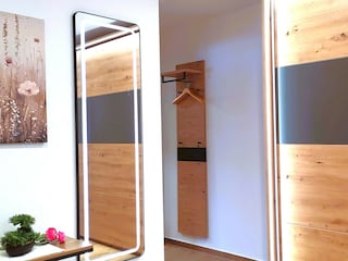 mit Ganzkörperspiegel