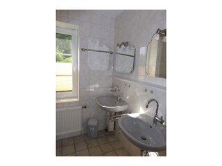 Bad mit Doppelwaschbecken