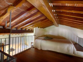 Galerie mit Schlafmöglichkeit für eine dritte Person