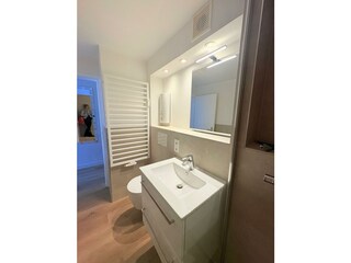 Blick vom Bad zum  Flur