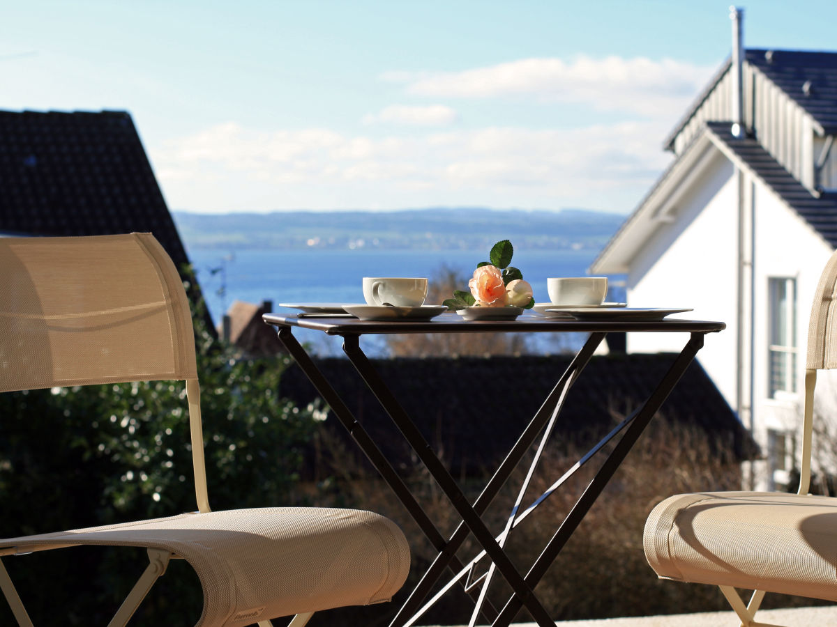 Blick vom Wohnzimmerbalkon auf den See