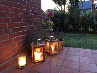 Terrasse mit Abendbeleuchtung