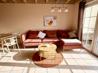 Wohn- und Esszimmer unten neu in 03/26