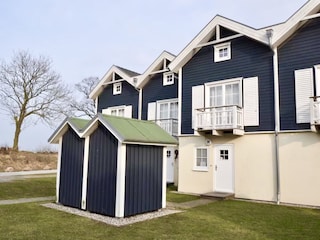 Eingang hinten mit Parkplatz