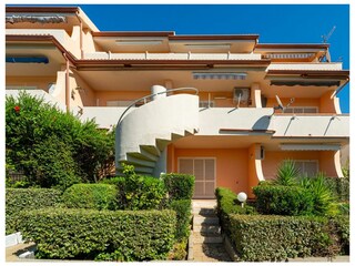 Apartment Badesi Außenaufnahme 2