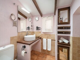 Villa Santa Maria del Camí Caratteristiche 50