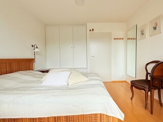 Kleiderschrank im Schlafzimmer