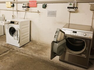 Waschmaschine & Trockner € 1,-- pro Nutzung