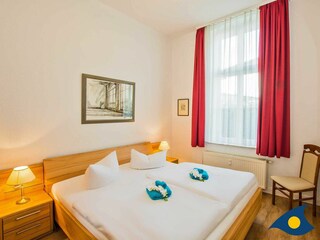 Schlafzimmer mit Doppelbett