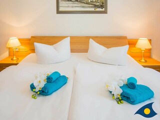 Schlafzimmer mit Doppelbett