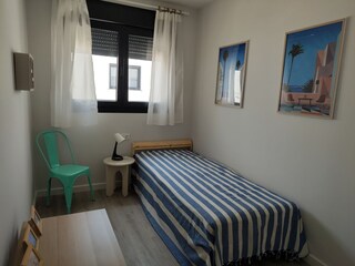 Single  bedroom (with space to put the babycot)