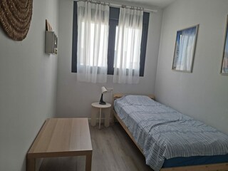 Einzelzimmer mit Bed (90x200 cm)
