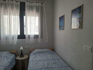 Schlafzimmer mit 2x Einzellbed mit Topper