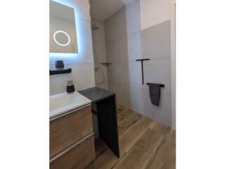 Bad mit Bodengleicher Dusche