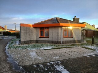 freistehender Bungalow, Parkplatz direkt am Haus