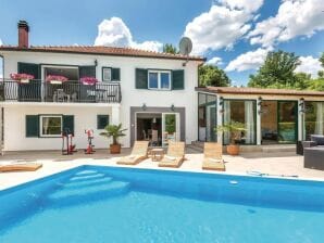 Villa Lara with Pool & Sauna