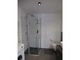 Badezimmer mit Waschmaschine