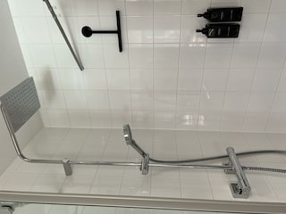 Dusche mit Regenwasserduschkopf