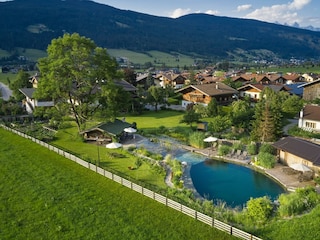 Landhaus-Huber-Garten-mit-Schwimmteich