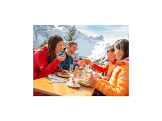 Genuss auf der Hütte im Brandnertal (c) Michael Ma