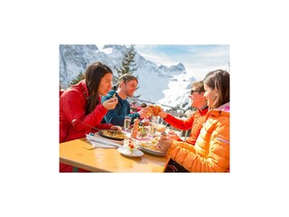 Genuss auf der Hütte im Brandnertal (c) Michael Ma