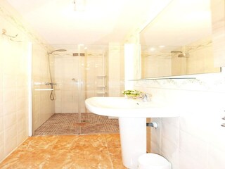 Apartment Roses Features 11