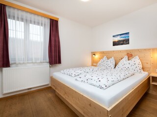 Schlafzimmer mit Doppelbett