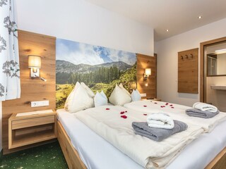 Schlafzimmer mit DU/WC