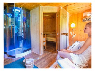 Sauna mit Regendusche