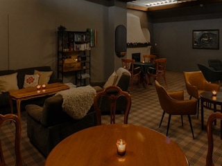 Lounge & Bar