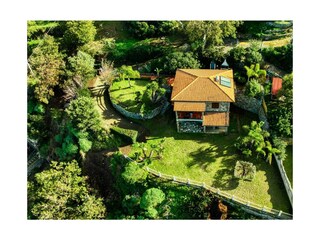 Ansicht der Villa aus der Vogelperspektive