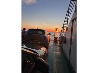 Autofähre Torri nach Maderno im Abendlicht