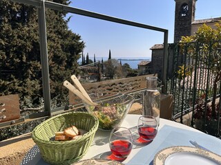 Mittagessen auf der Terrasse