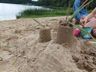 Im Sand spielen am Langen See
