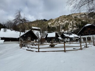 Fischerhütte Aussenbereich Winter (1)