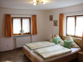 Schlafzimmer 1