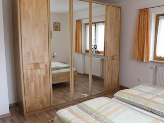 Schlafzimmer 1