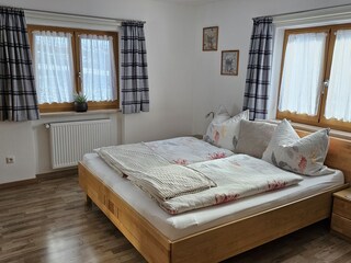 Schlafzimmer 1