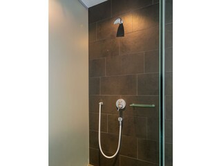 Wellnessberich - Dusche-WC Bereich (2) (3333x5000)