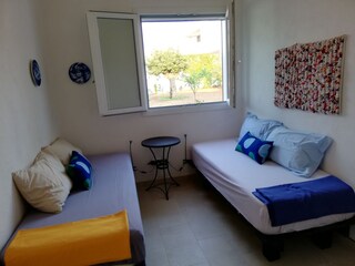 kleines Doppelzimmer mit zwei Einzelbetten