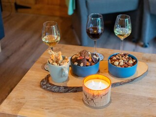 Snacks im Wohnzimmer.