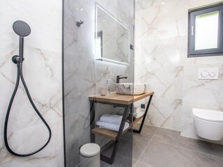 bathroom 4